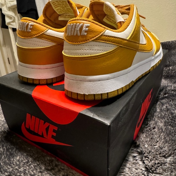 Women’s Nike dunk - Picture 6 of 11